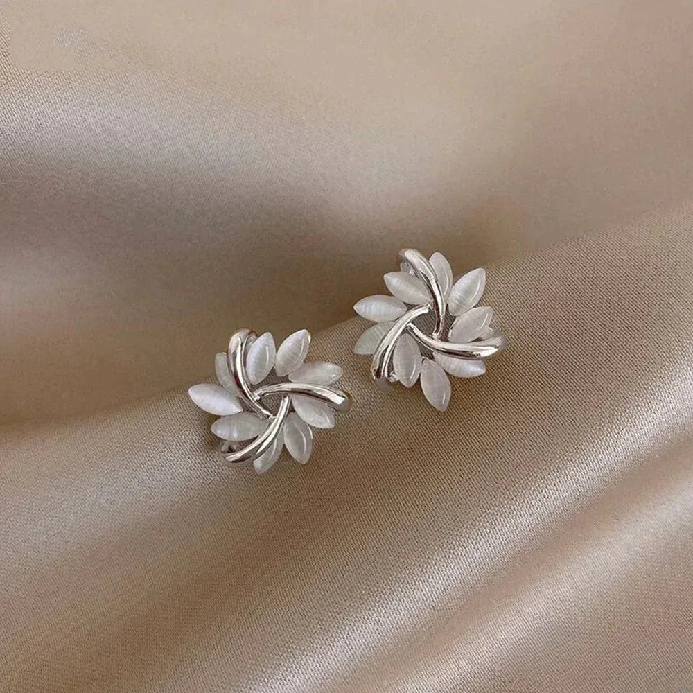 Elegant Gold Earrings with Exquisite Opal Flower Motifs